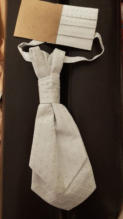 Vand vesta, cravata mire