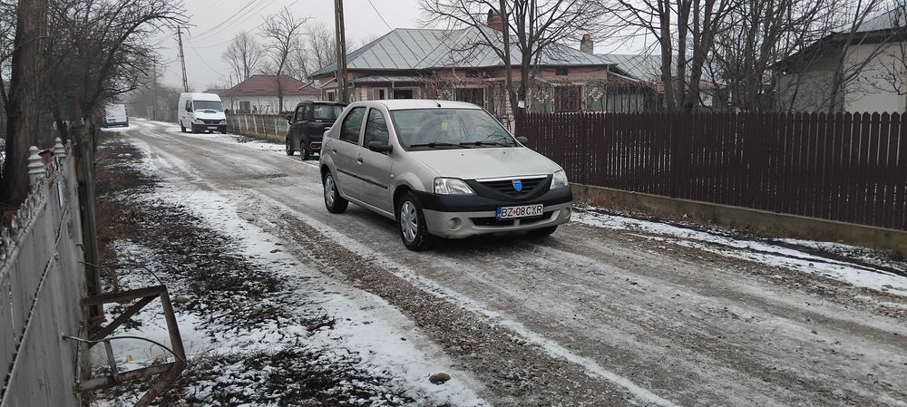 Dacia. Logan. Benzină.