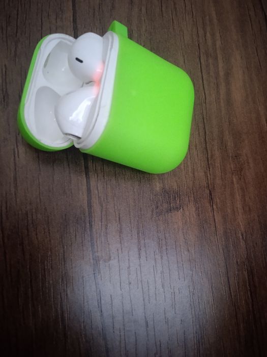 Airpods i15 zaryadka va chexoli bilan