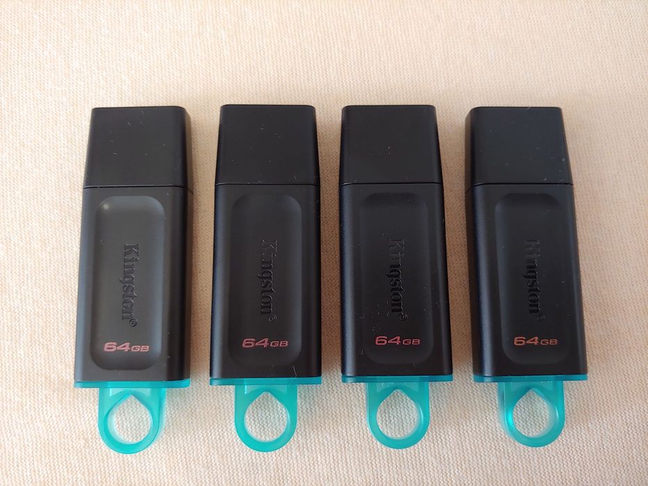Kingston 64GB usb 3.2 - 4 memorii/stick-uri noi, 40 lei/buc.