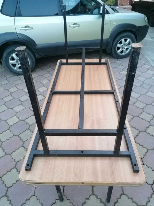 Vând masă ovală 2,0m x 1,40m