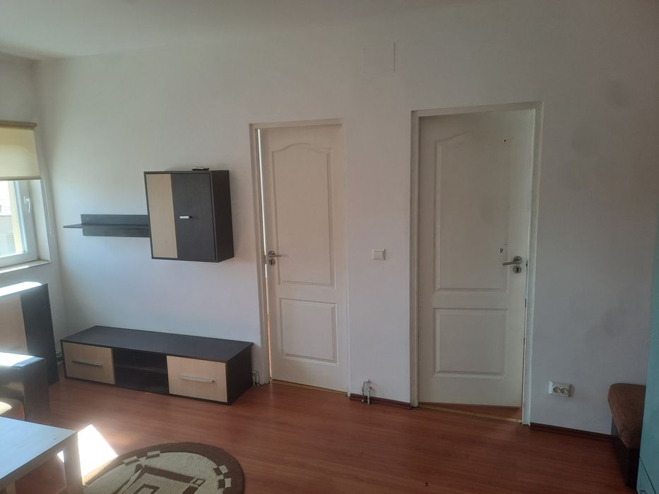 Închiriez apartament 3 camere