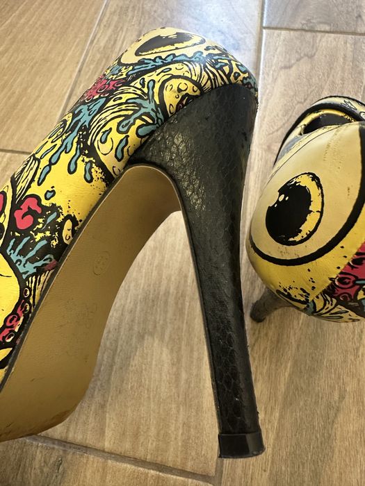 Обувки на висок ток с готик визия на марката Itonfist