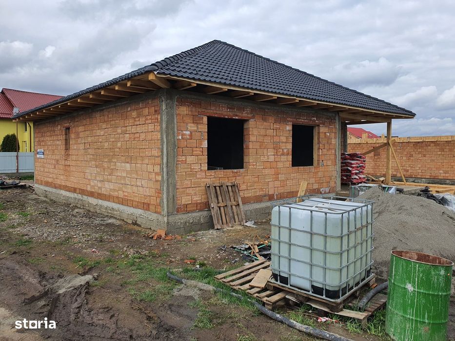 Casă la cheie pe 1 nivel 4 camere 2 băi,145 mp,500 mp teren