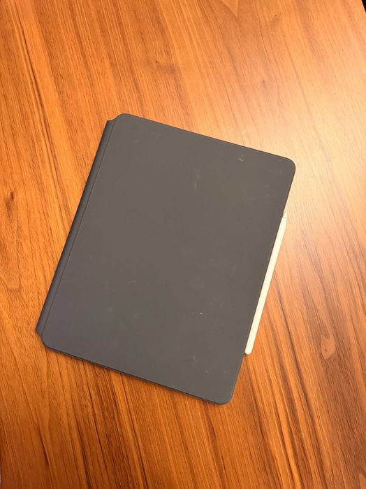 iPad Pro, 12.9-инчов (5-о поколение) + Apple Magic keyboard