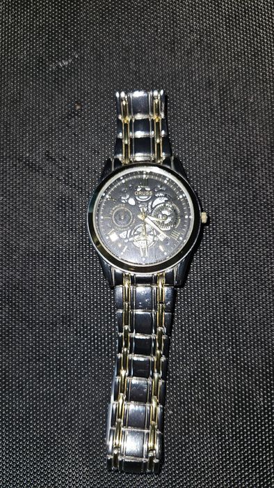 Продавам часовник