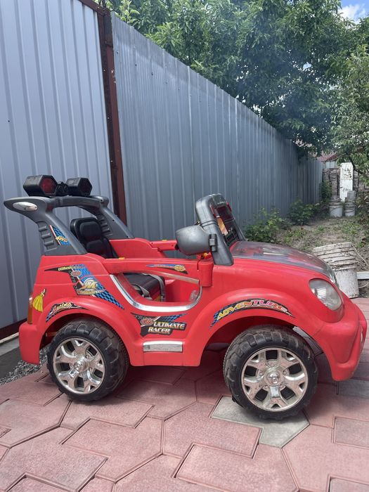 Детская машина красная