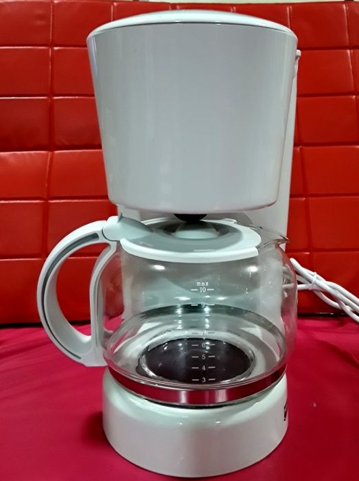 CAFETIERA BLUESKY  capacitate 1,2 l (10-12cesti) - NOUĂ - 60 Lei
