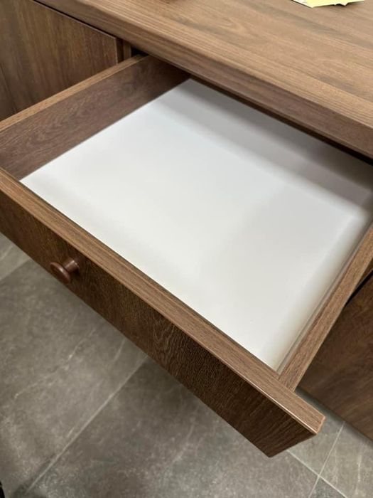 Дървен плот с шкафове