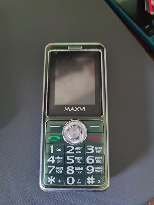 Maxi tank kalonkasi bilan batareyasi zoʻr moshniy