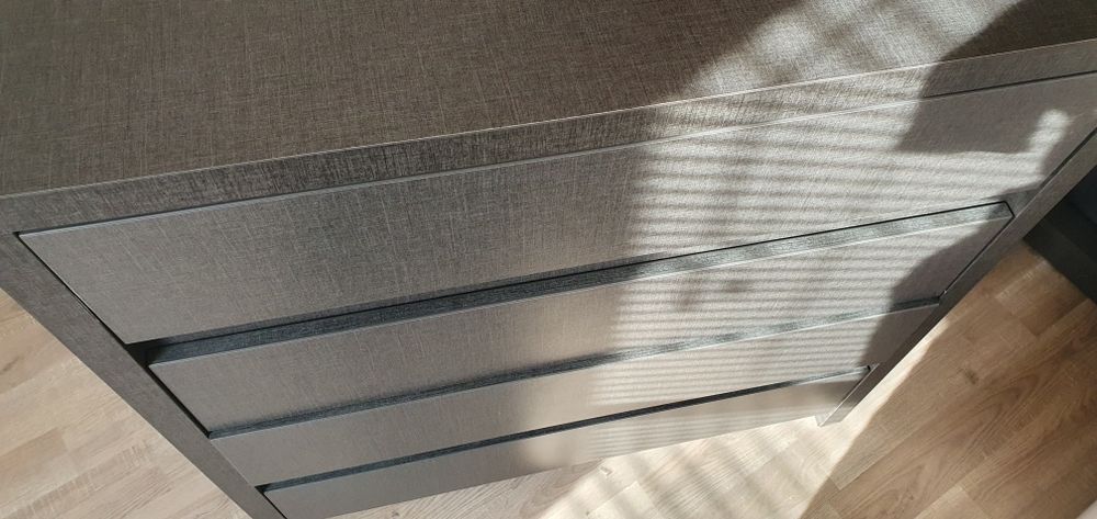 Комплект за спалня, включващ: скрин,2 нощни шкафчета и 2 етажерки за с