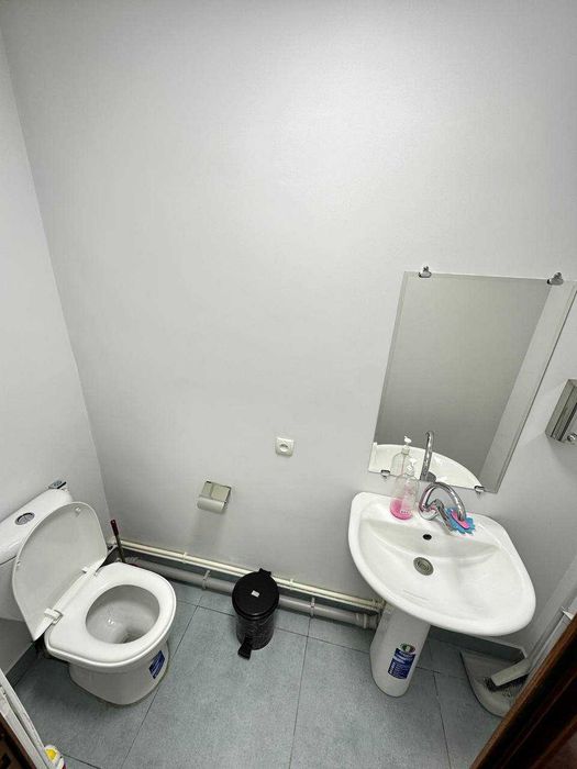 Сдается в аренду цокольное помещение на первой линии для офиса (90М2)