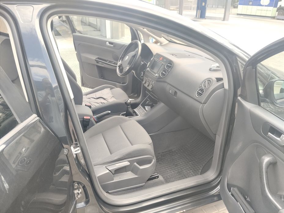 Vând Golf 5 plus 2007