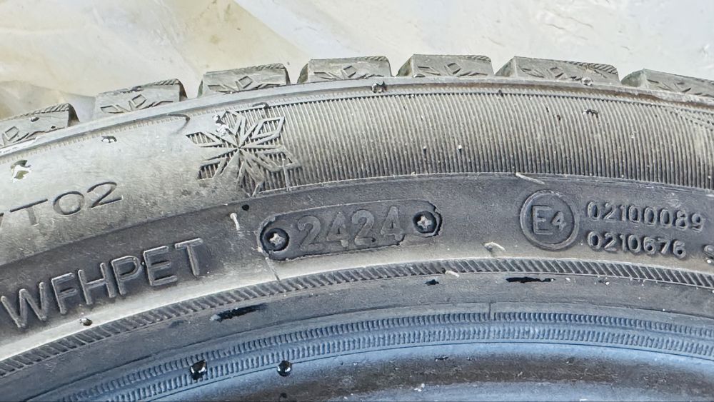 235/45/18 98V TRIANGLE
