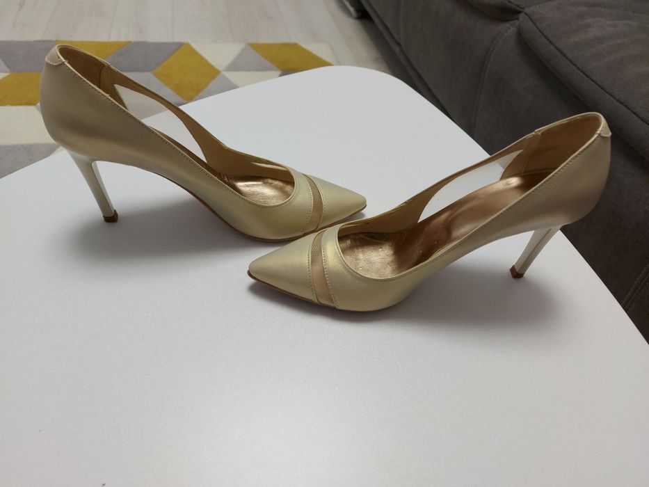 Pantofi cu toc eleganti