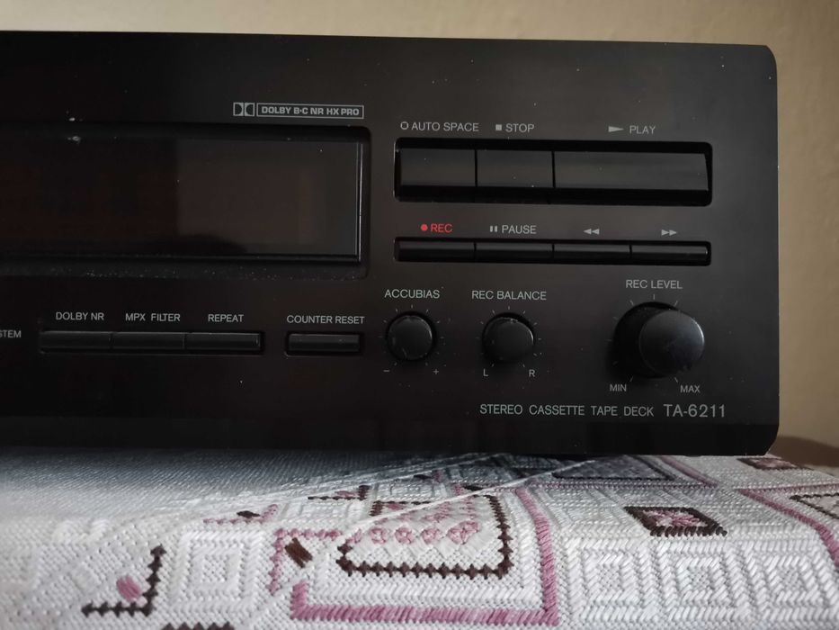 Двуглав касетен дек Onkyo TA-6211