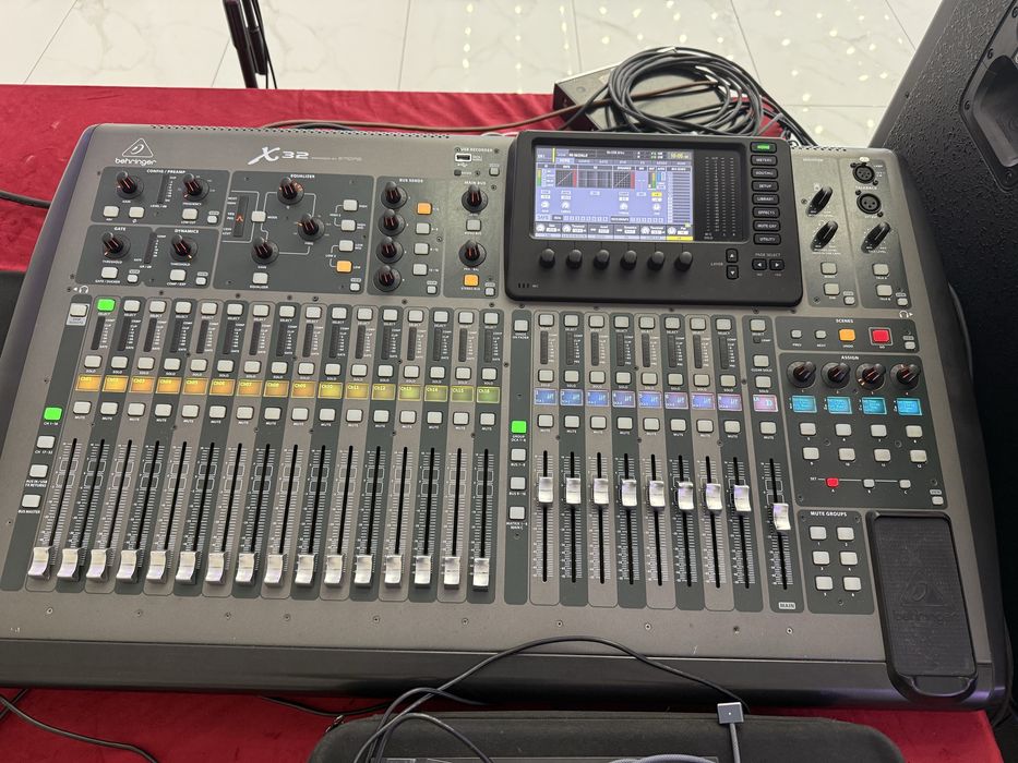 Behringer X32 с кейсом