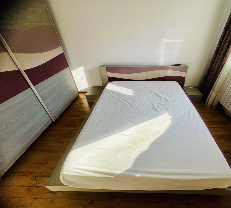 Спалня с Матрак и Подматрачна Рамка и Гардероб и 2 бр Шкафчета