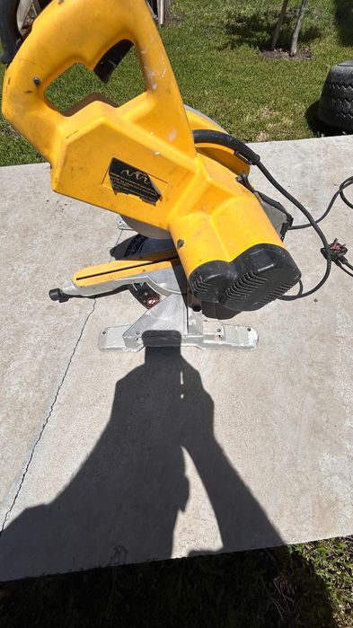 Настолен циркуляр DEWALT