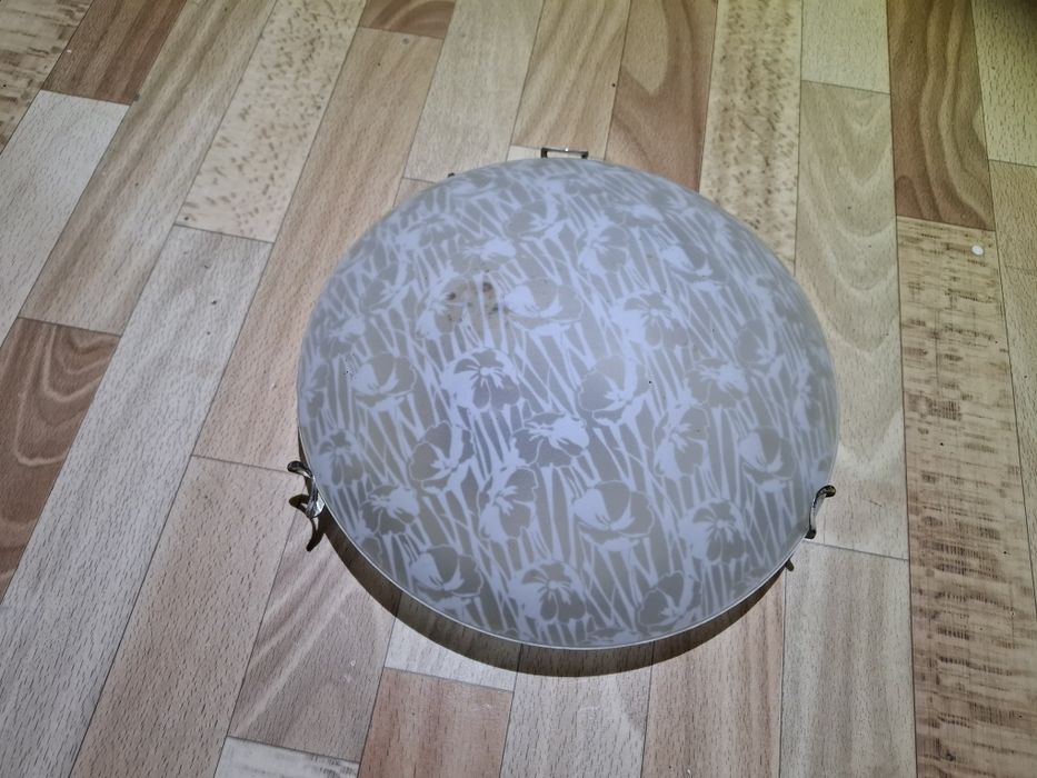 Продам люстры разные