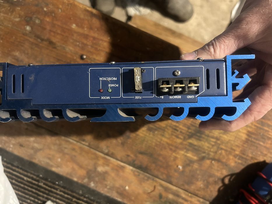 Amplificator subwoofer auto