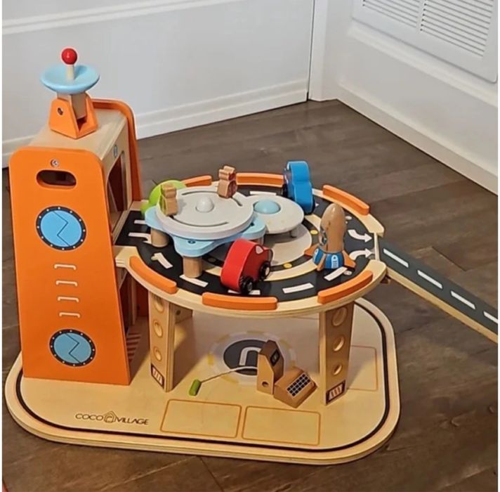 Дървен паркинг – Космическа станция за игра