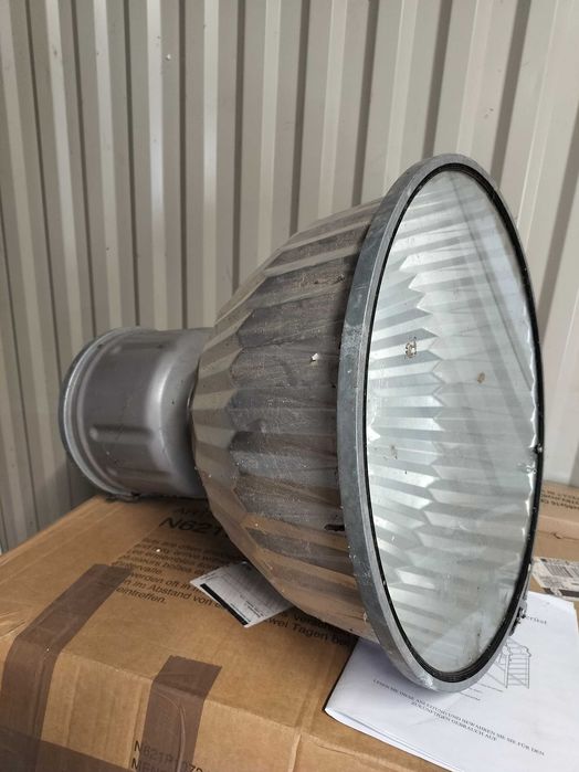 Vând set de 2 corpuri de iluminat industriale tip clopot