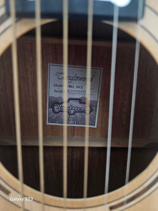 Продам гитару вместе с чехлом