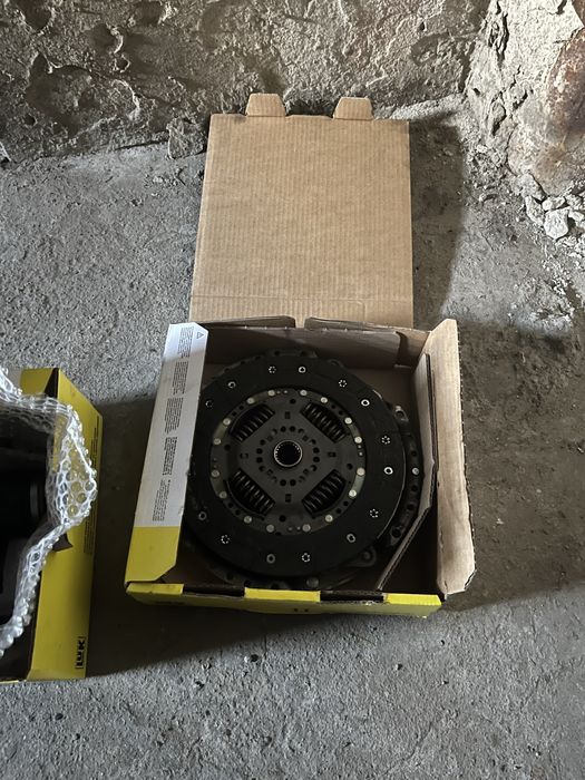 Чисто нов съединител + помпа-лагер LuK за Ford Transit (2000-2006)