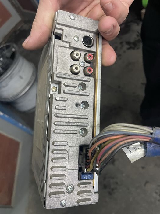 Продам магнитолу LG