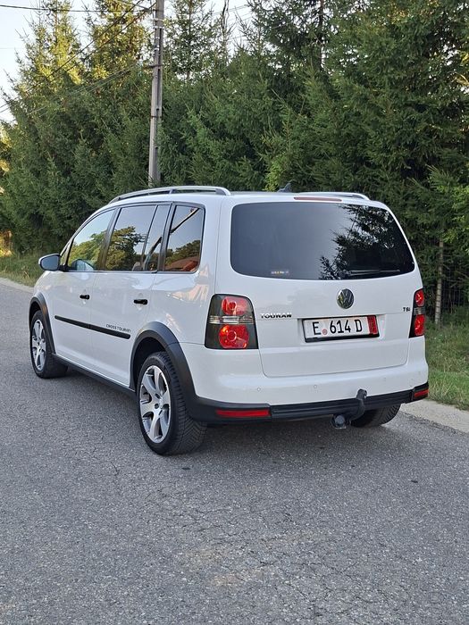 VW TOURAN CROSS 2010* Facelift * Full Options * 1.4 Benzină * Cutie de Viteze Automată * BI-XENON * Padele F1*  Navigatie Mare * Tempomat* Import 1 ZI