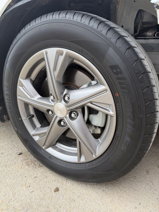 Продается Диск с покрышкой 215/60/R16