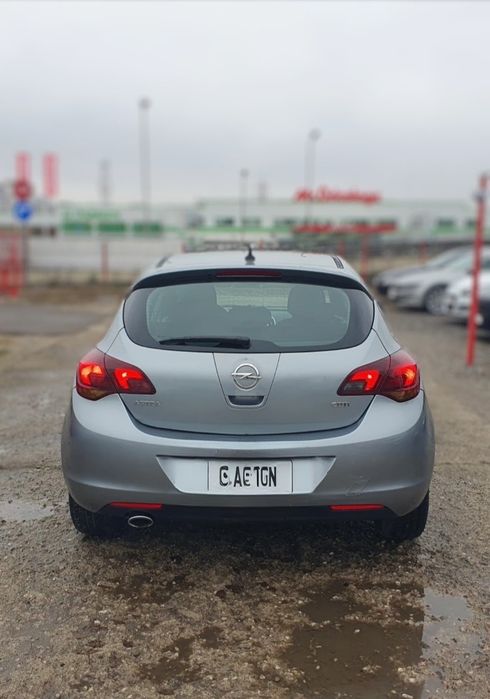 Продавам Опел Астра J 2.0  165к.с. CDTI / Sport Tourer