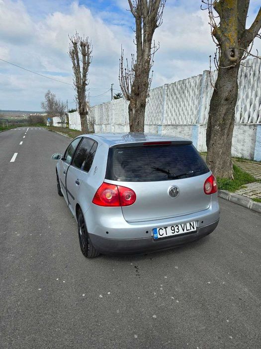 Vand Golf 5 1.6 FSI Benzina - Medgidia