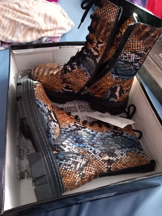 Два чифта дизайнерски боти естествена кожа