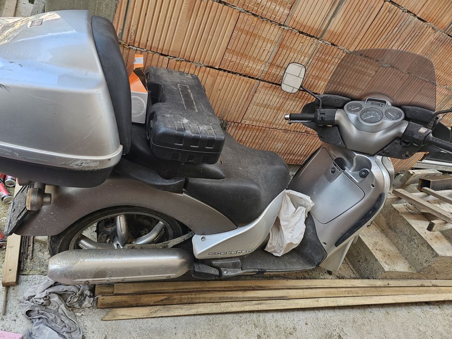 Aprilia scarabeo 125 si malaguti