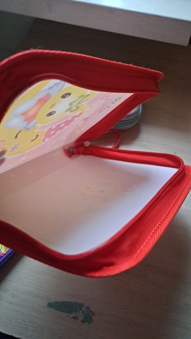 развивающие игры и пеналы и прочее.