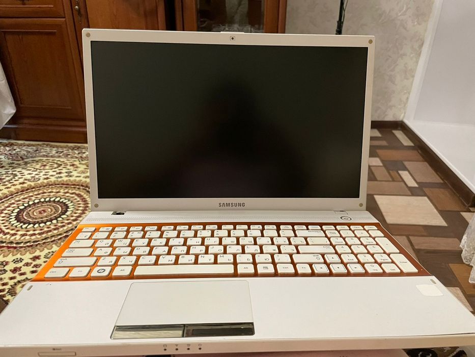 Продаю ноутбук на запчясти