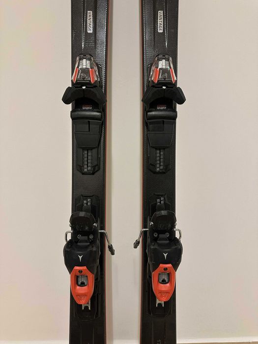 Skiuri Atomic impecabile