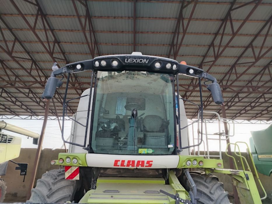 CLAAS LEXION 750 Рисовый комбайн