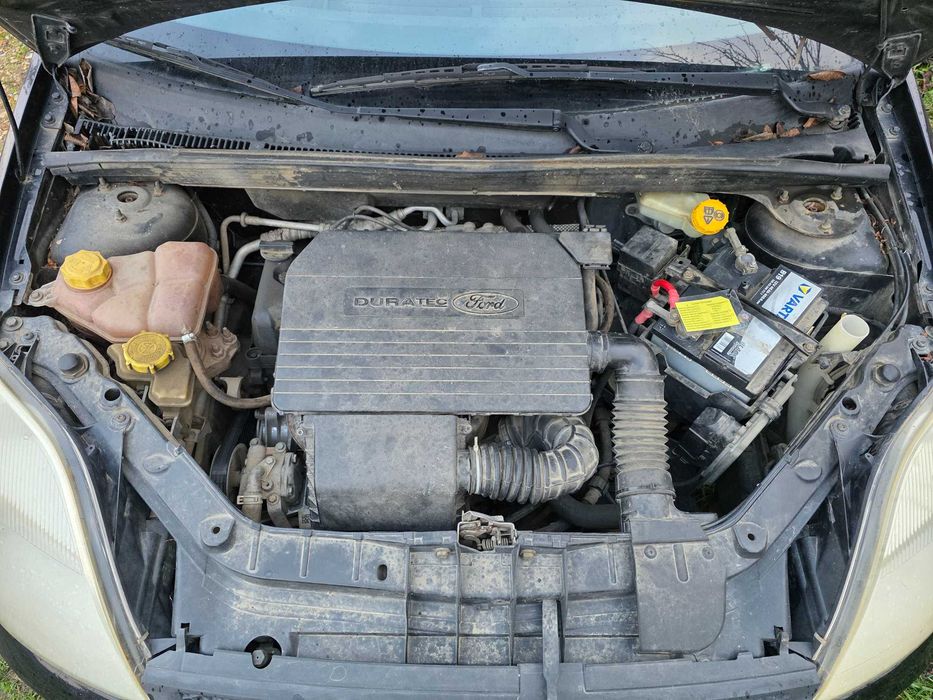 Vand Ford Fiesta 2005 1.3l Benzina 2 500 lei Negociabil