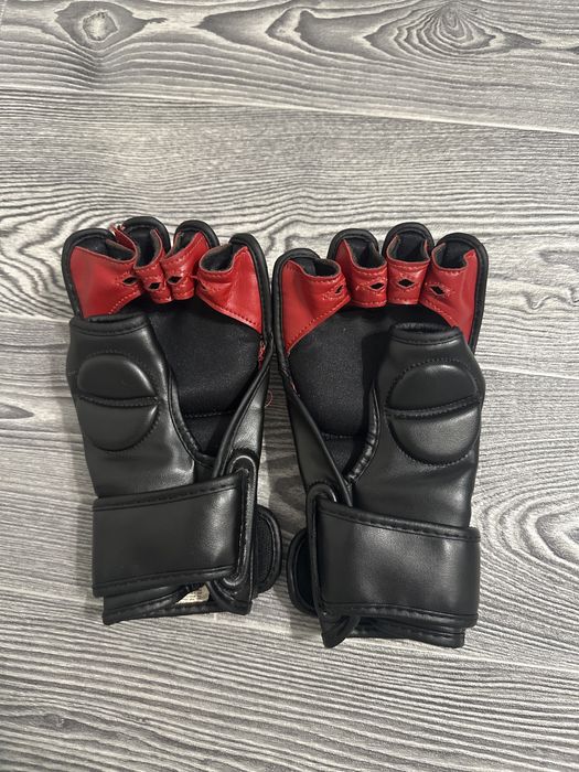 Продам перчатки.