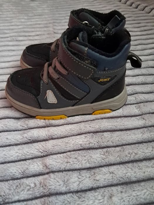 Продам детские ботиночки