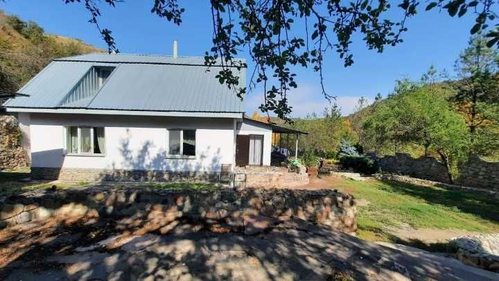 Загородный дом в горах, в заповедной зоне.