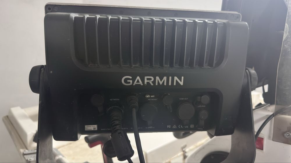 Продавам Garmin 1222 xcv със вграден модул.