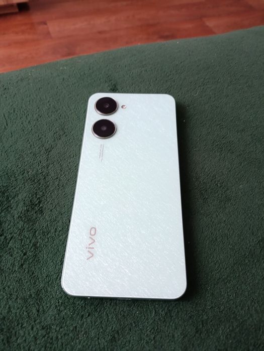 Продам смартфон Vivo Y03