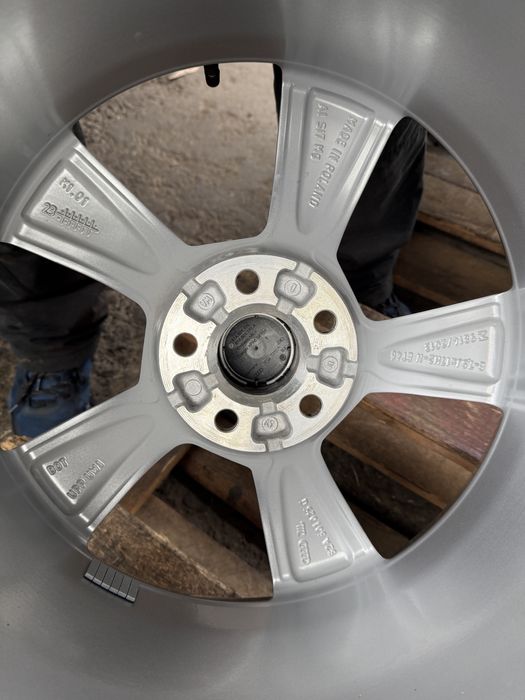 Jante originale Audi A1 Vw Polo Skoda Fabia anvelope iarna 215/45 17