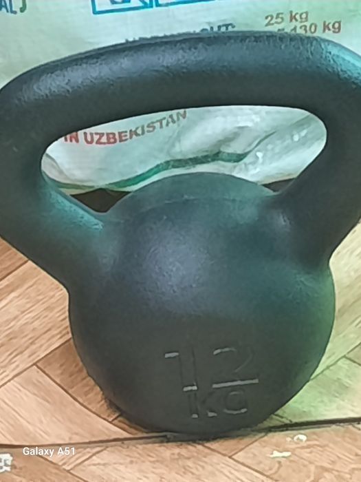 Продам гирю и гантели