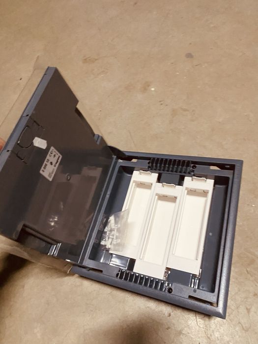 Продам лючки напольные Legrand