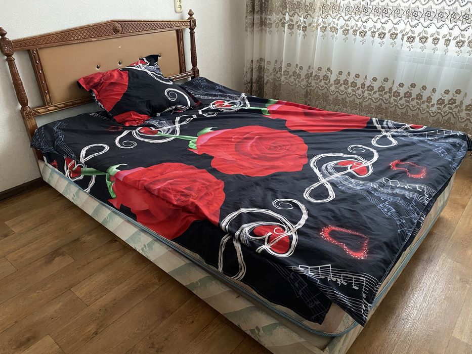 Продам кровать с матрасом